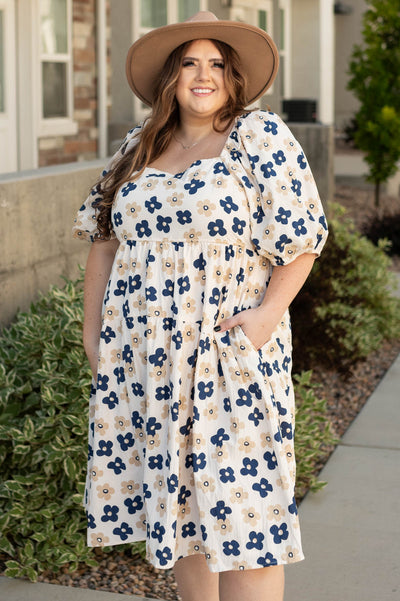 Plus size cream floral dress with short sleeves and pockets