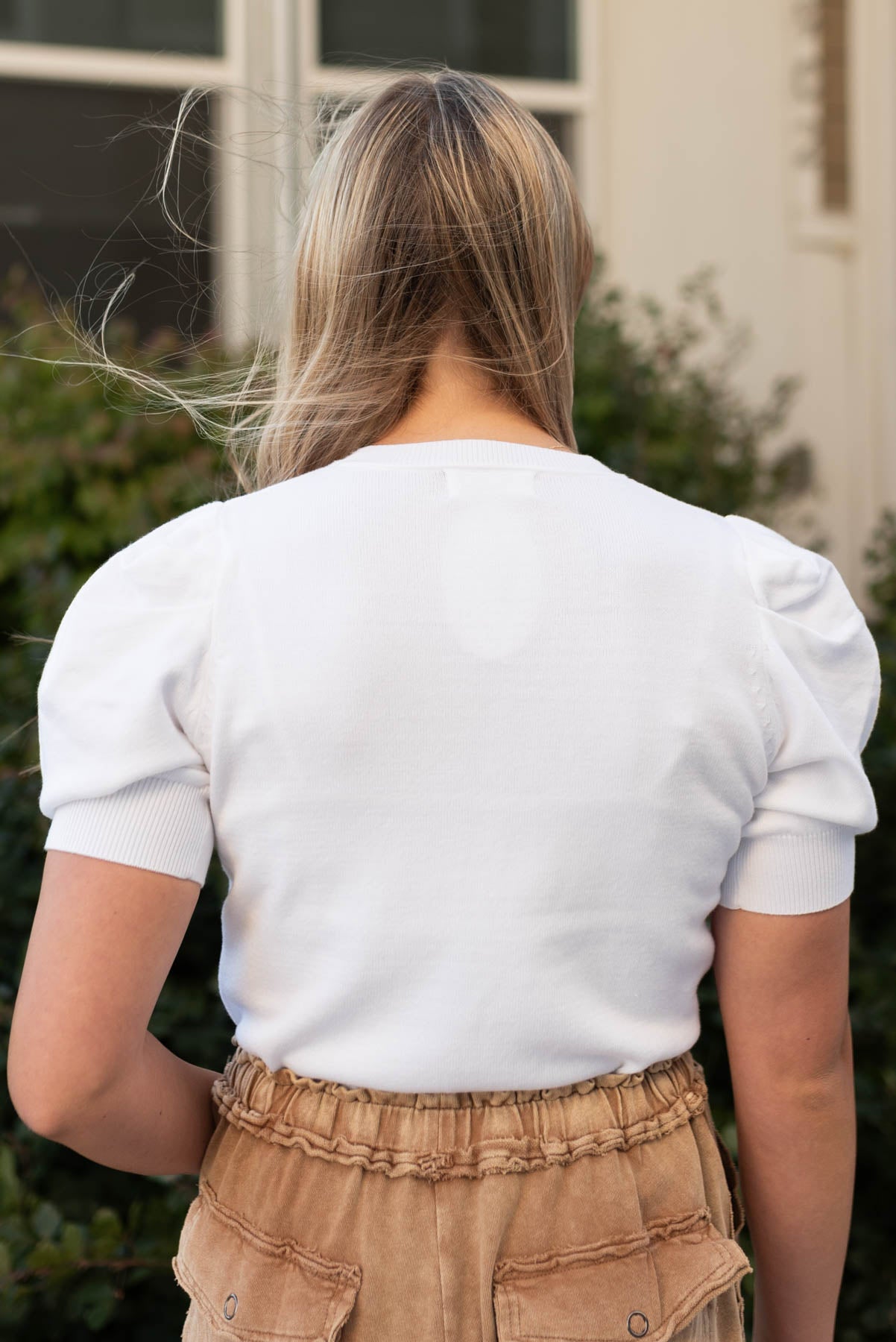 Back view of a off white top