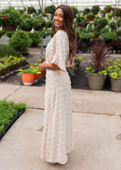 Side view of the beige textured dress