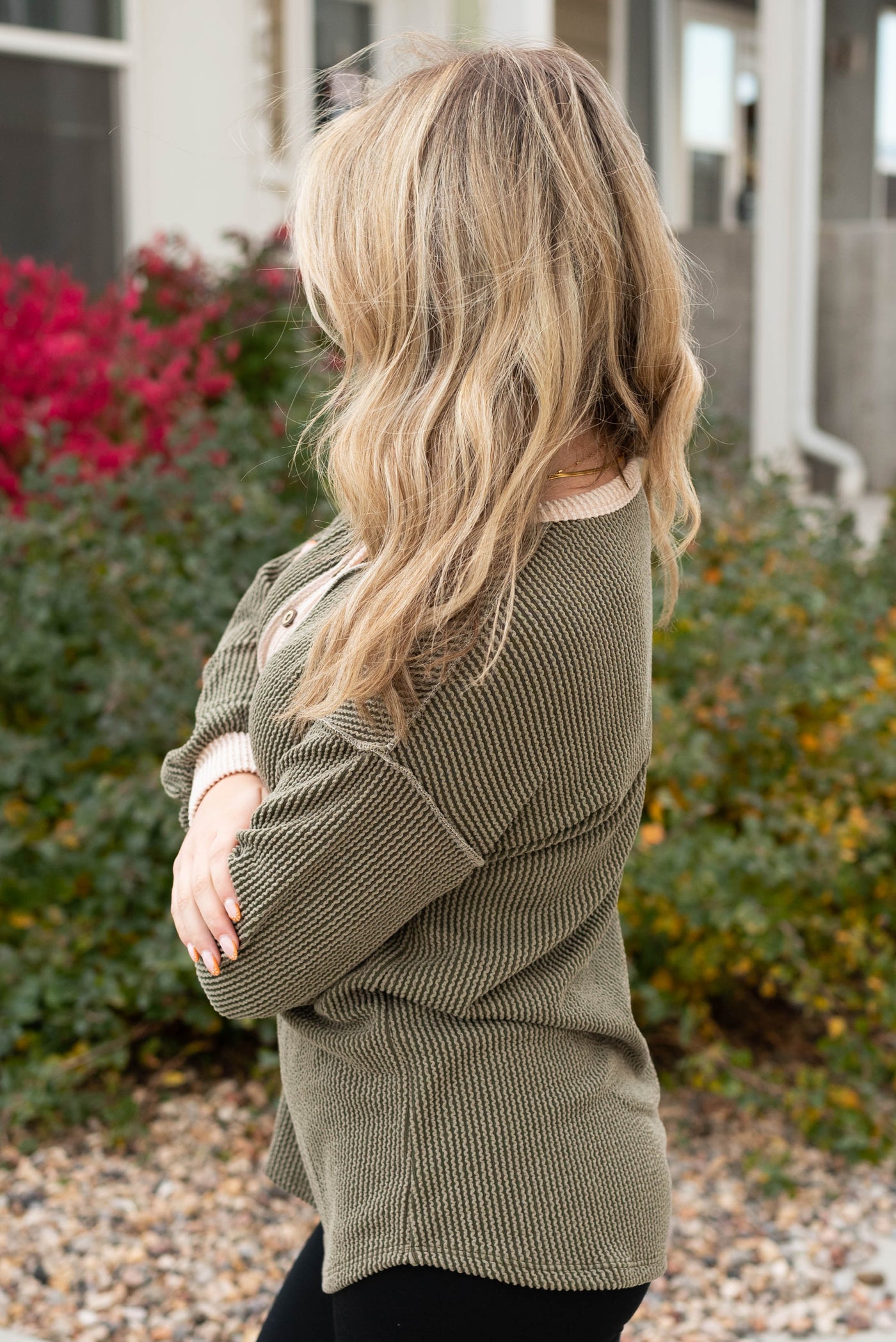 Side view of the olive rib top