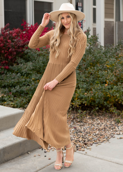 Latte pleated dress with long sleeves
