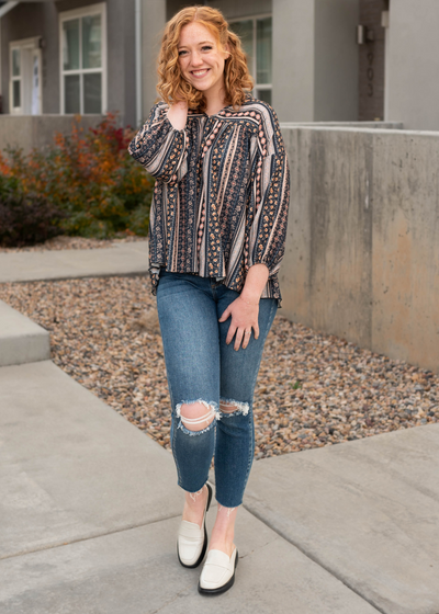 Pattern black top with 3/4 sleeves