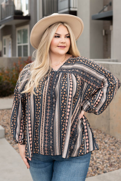Plus size patterned black top with 3/4 sleeves