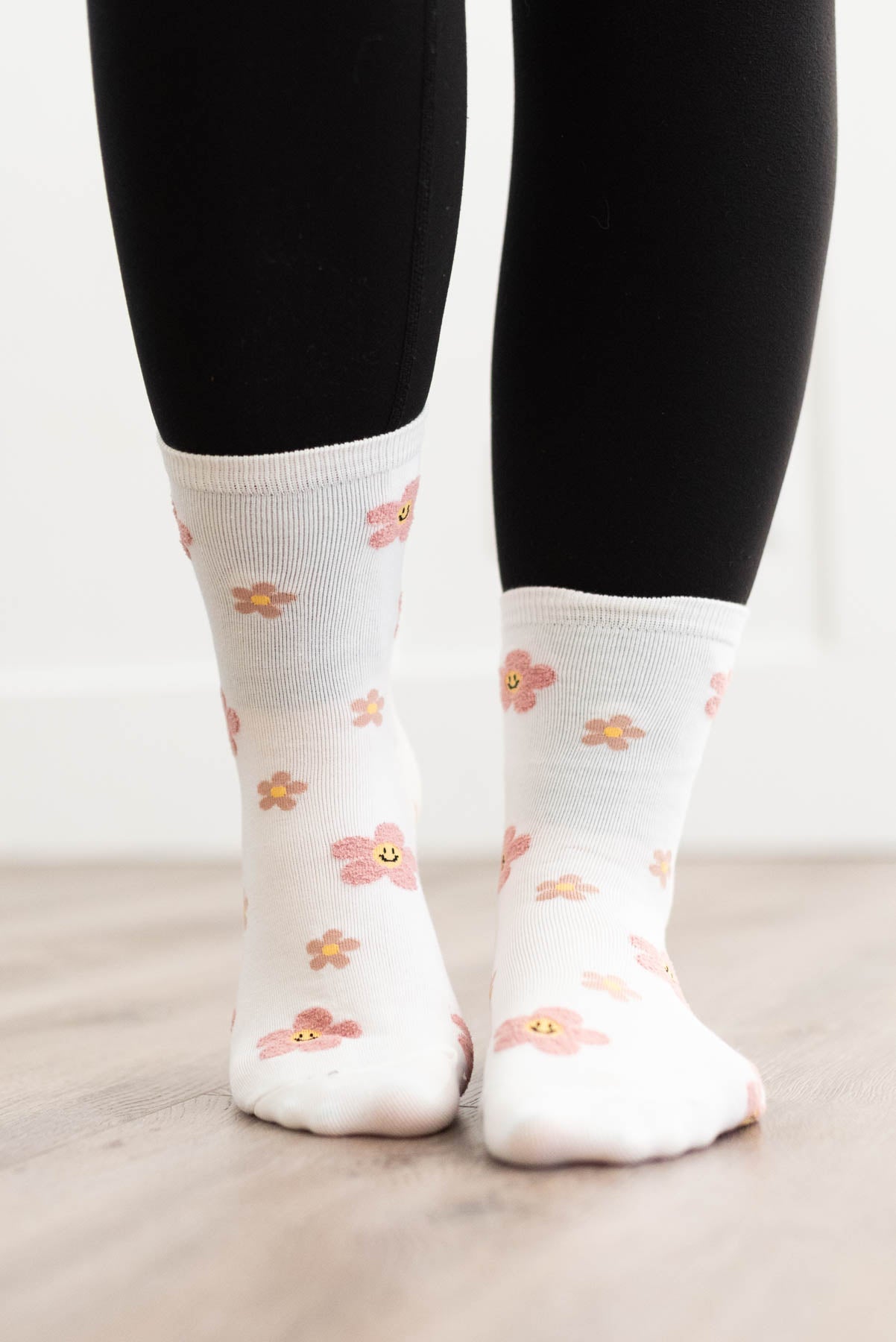 White flower socks with smiles