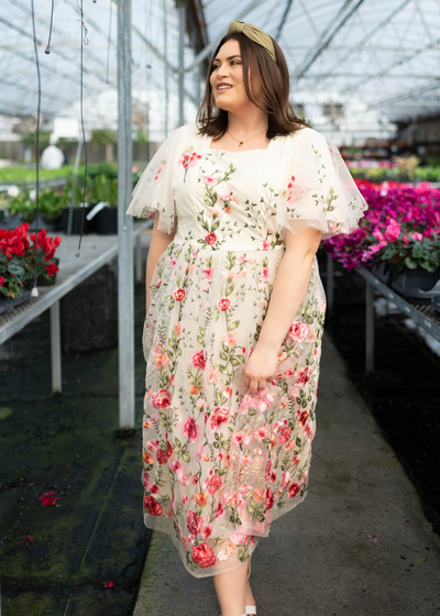 Plus size pink embroidered mesh dress with short sleeves