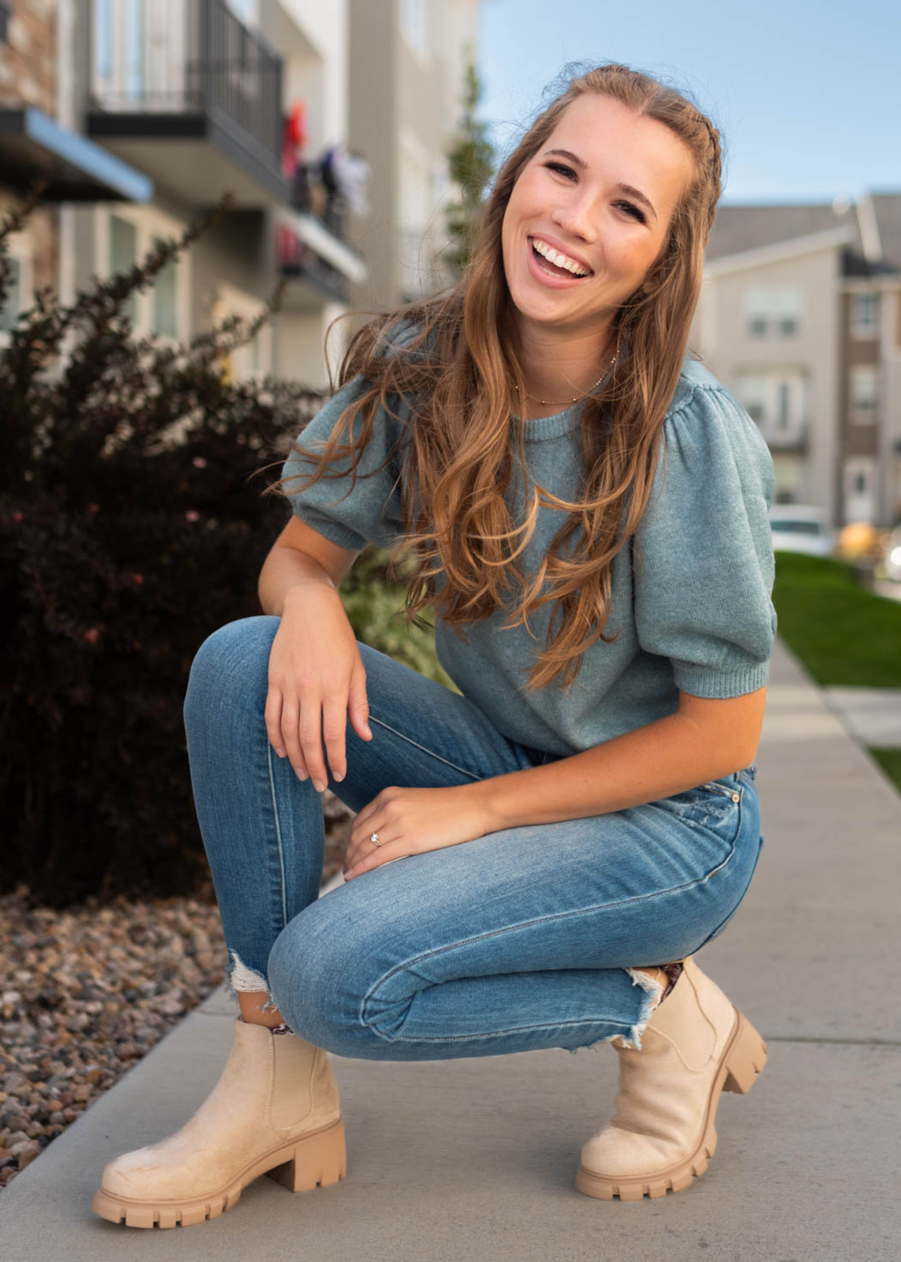 Blue grey top with short full sleeves