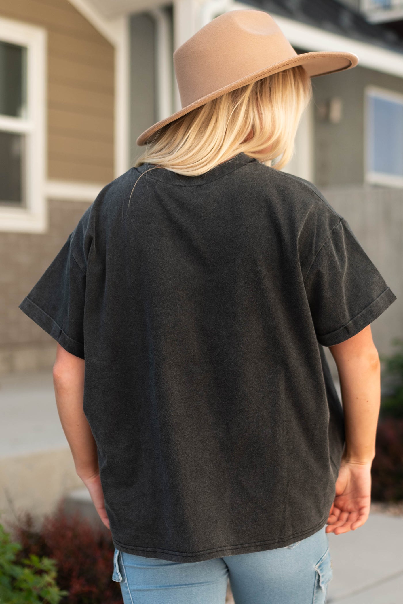 Back view of a drifter black tee