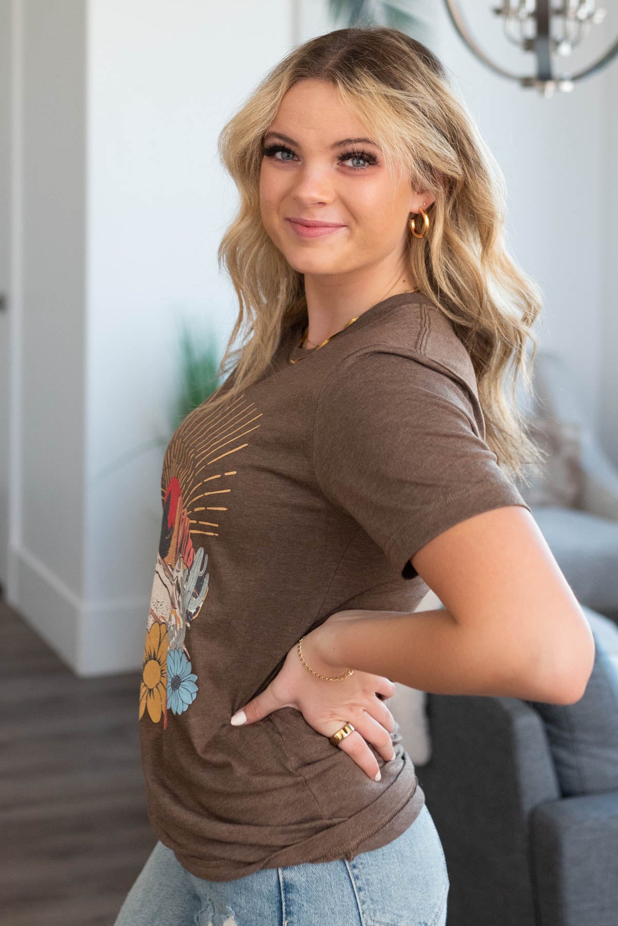 Side view of the desert sunset brown tee