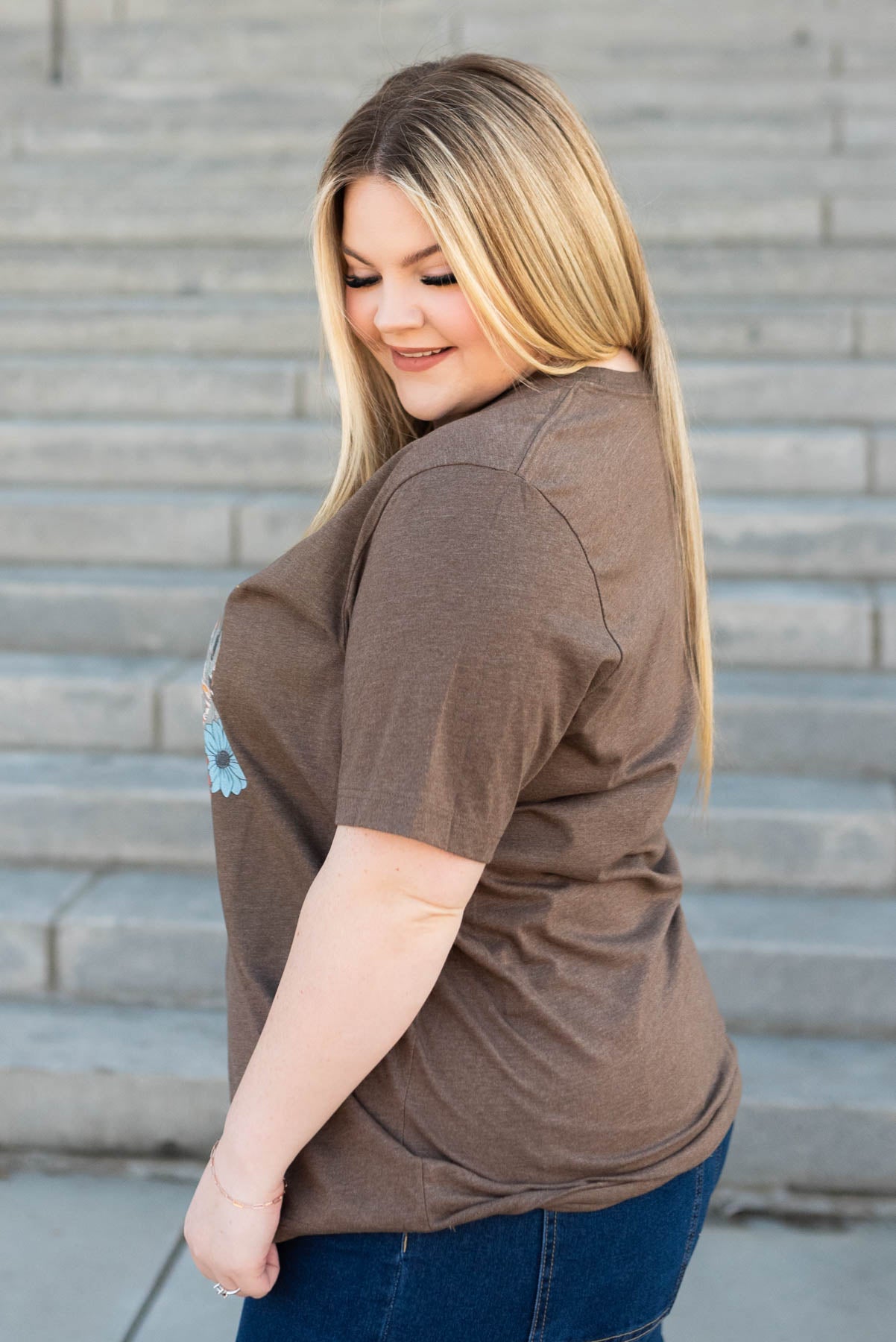 Side view of the plus size sunset brown tee
