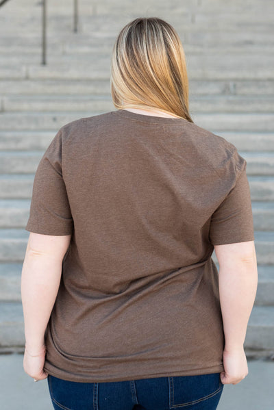 Back view of the plus size sunset brown tee