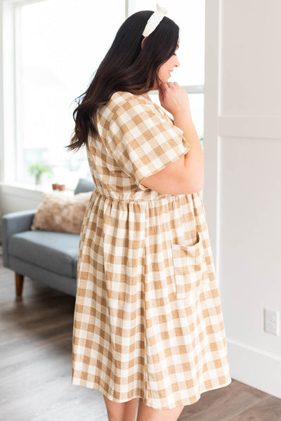 Side view of the plus size camel button down dress with front pockets