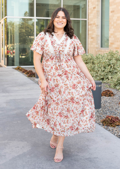 Cream floral tiered dress with lace detail on the bodice in plus size