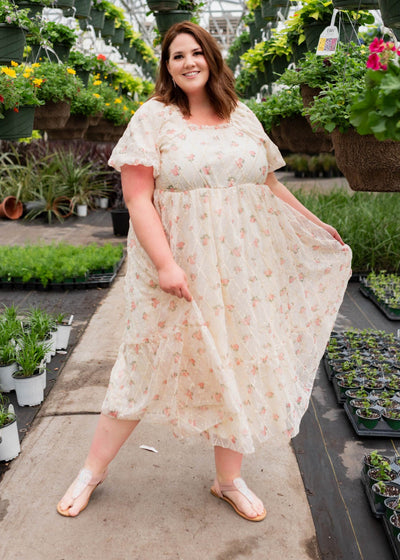 Plus size cream rose dress with short sleeves