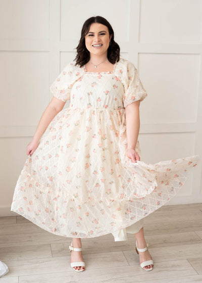 Cream rose dress with short sleeves in plus size