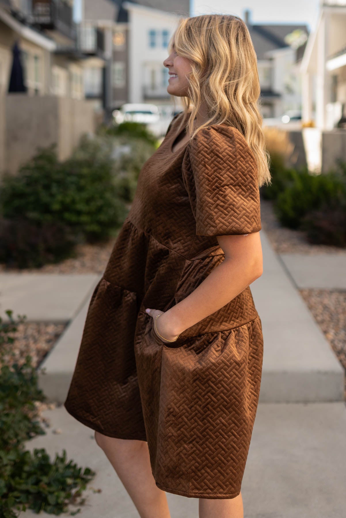 Side view of a chocolate dress with pocket