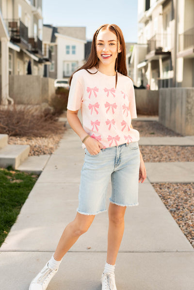 Short sleeve light pink ribbons graphic tee