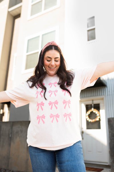 Plus size light pink ribbons graphic tee with short sleeves
