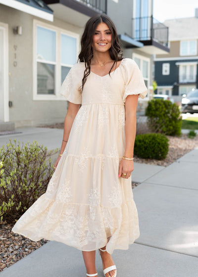 Short sleeve natural embroidered dress