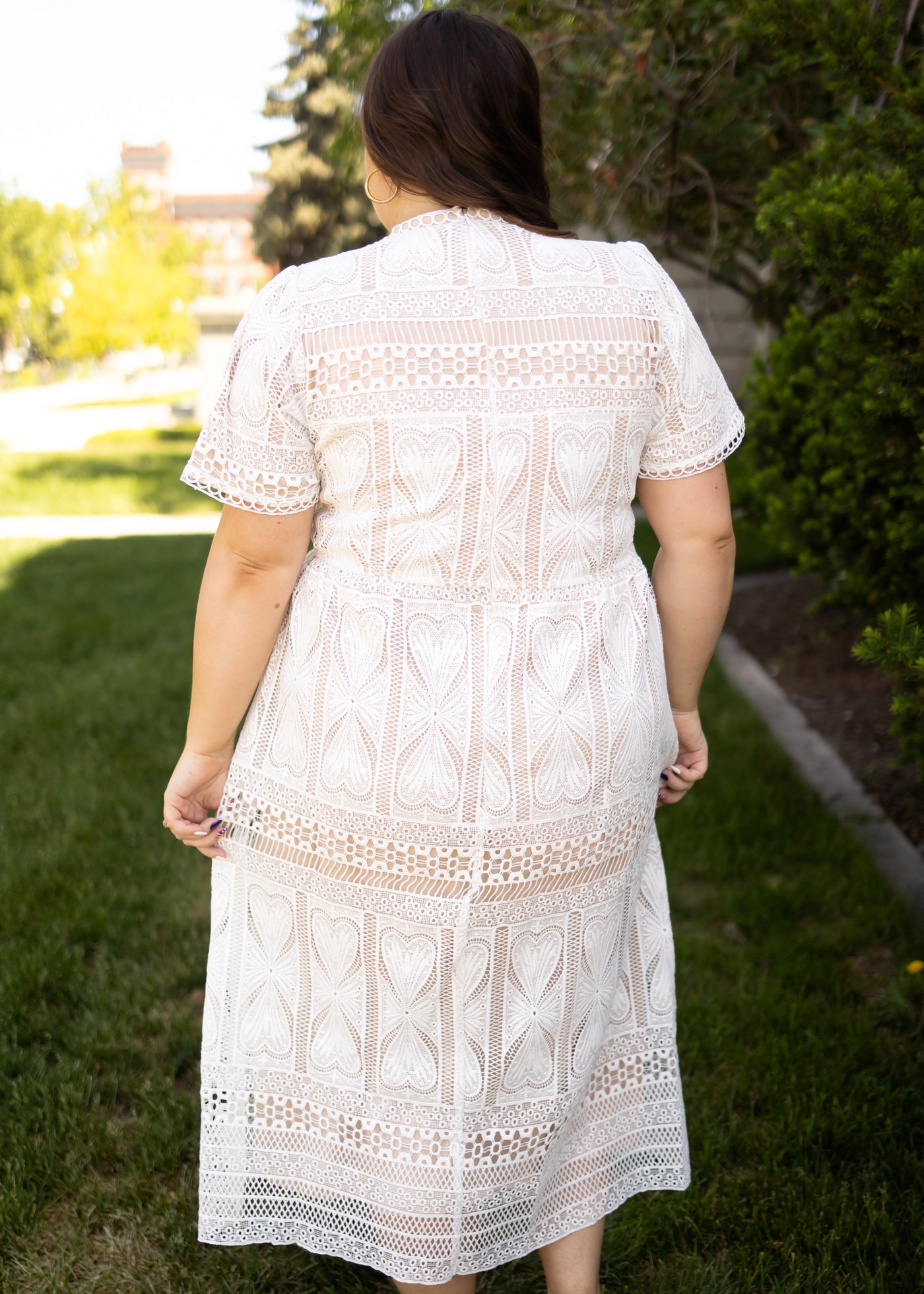 Plus size white lace dress that zips up the back