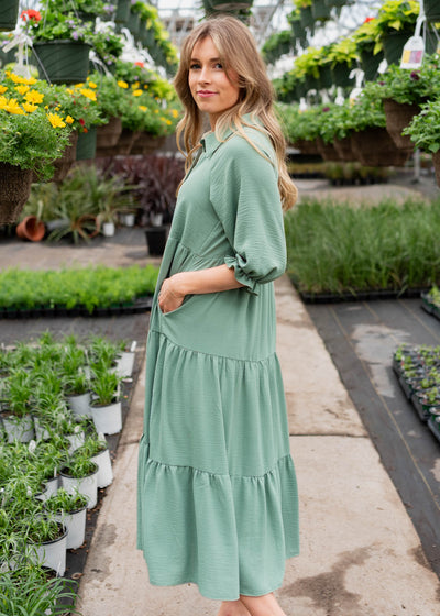 Side view of the green collared tiered dress
