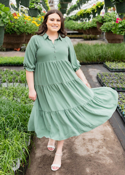 Button up bodice on the green collared tiered dress in plus size