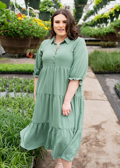 Short sleeve green collared tiered dress in plus size