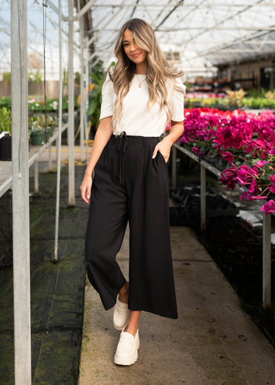 Black wide leg pants with pockets