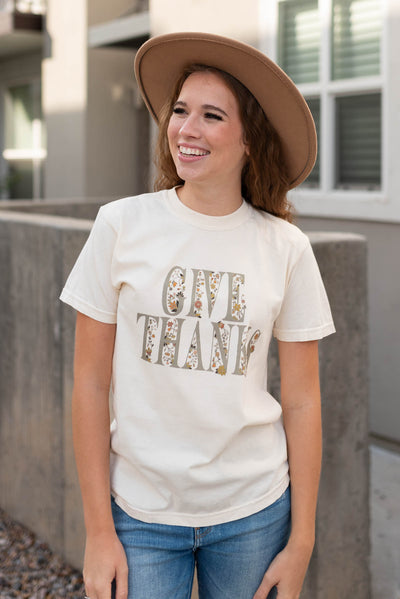 Graphic tee give thanks cream t-shirt