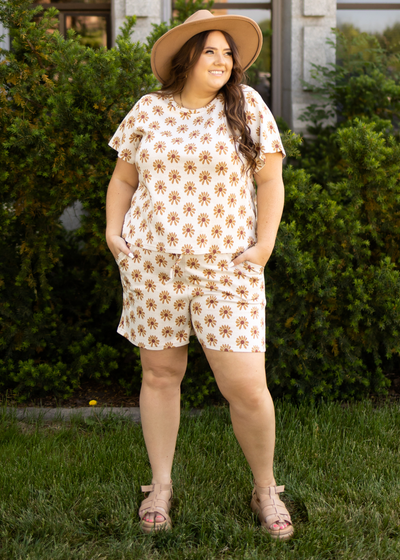 Plus size cream daisy top and bottom