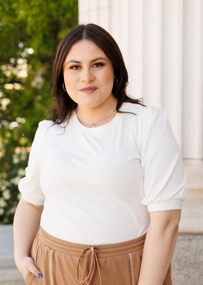 Plus size basic whtie top with short sleeves