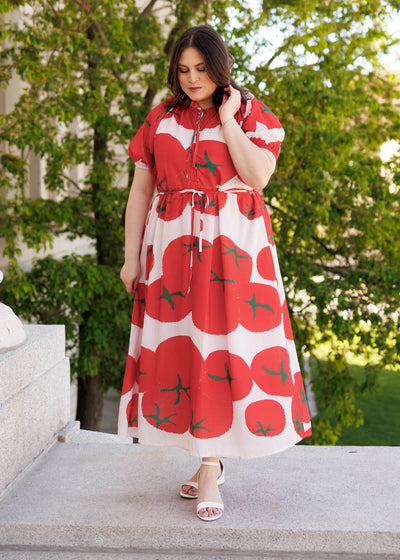 Plus size red pattern dress with short sleeves and tie at the waist