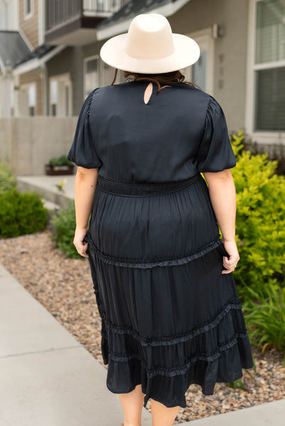 Back view of a short sleeve plus size deep navy dress