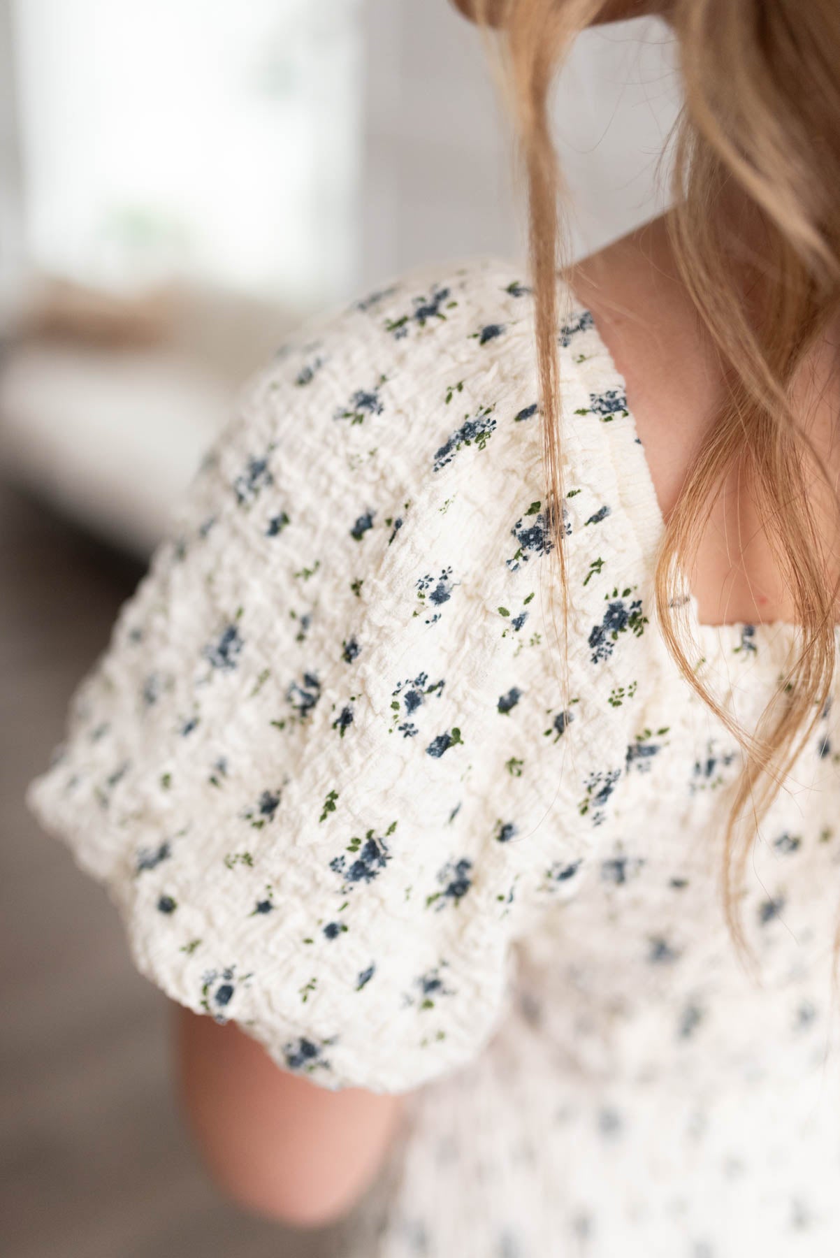 Close up of the sleeve on a ivory floral dress