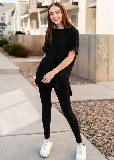 Short sleeve black set with leggings