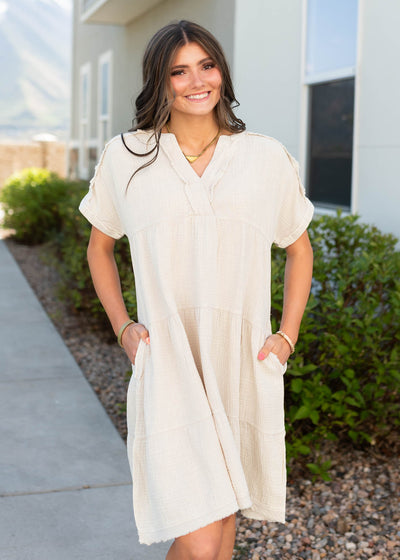 Beige tiered dress with short sleeves