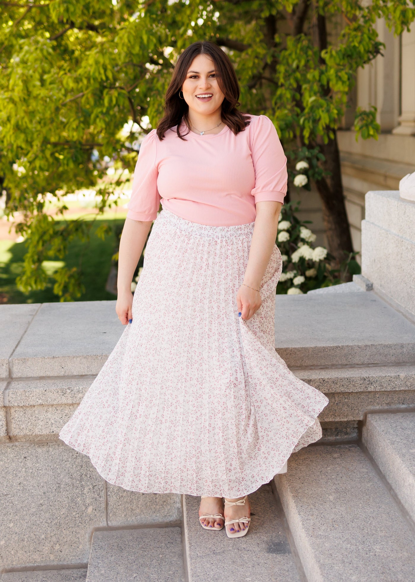 Pleated white floral skirt in plus size