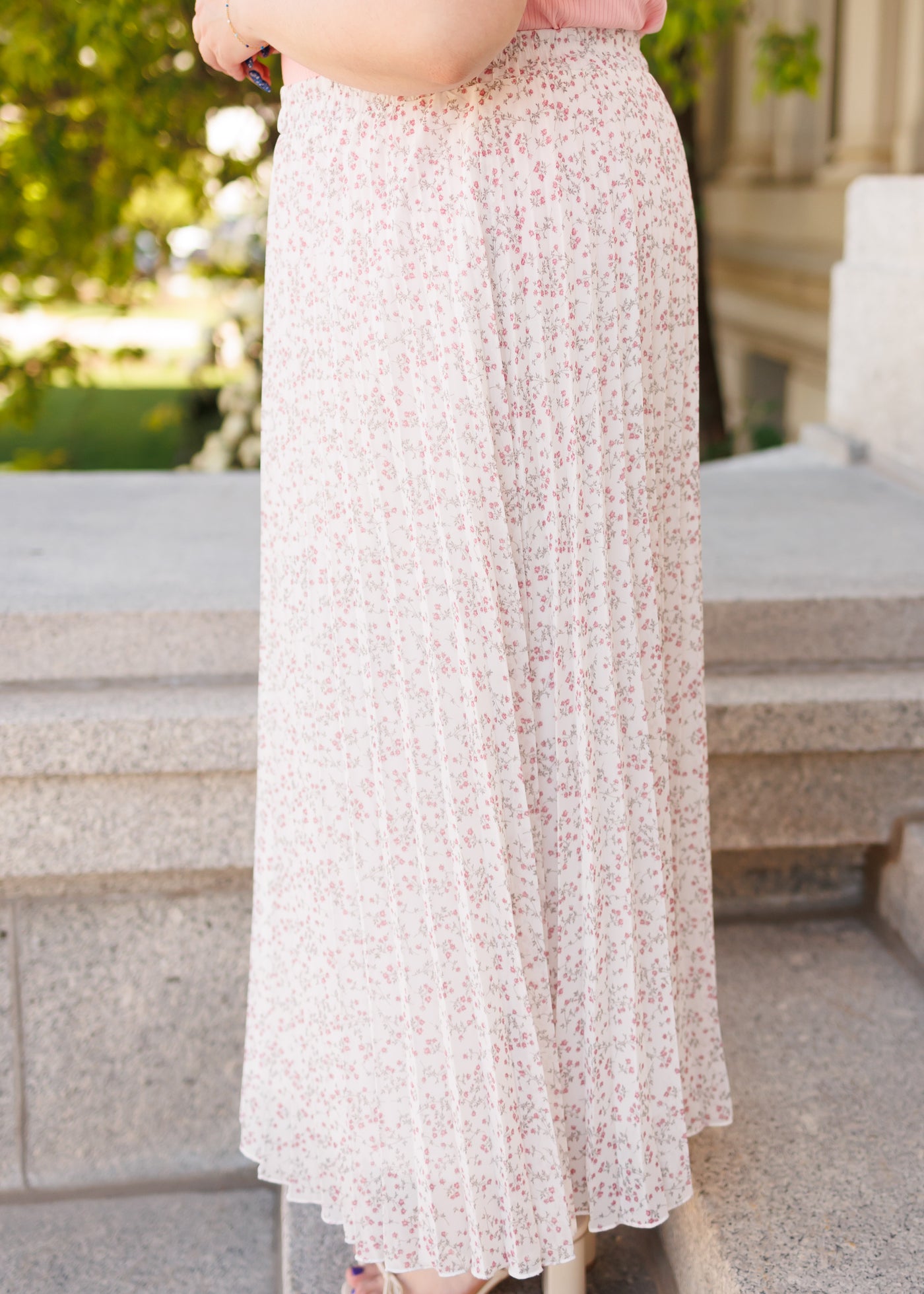 Side view of the white floral skirt in plus size