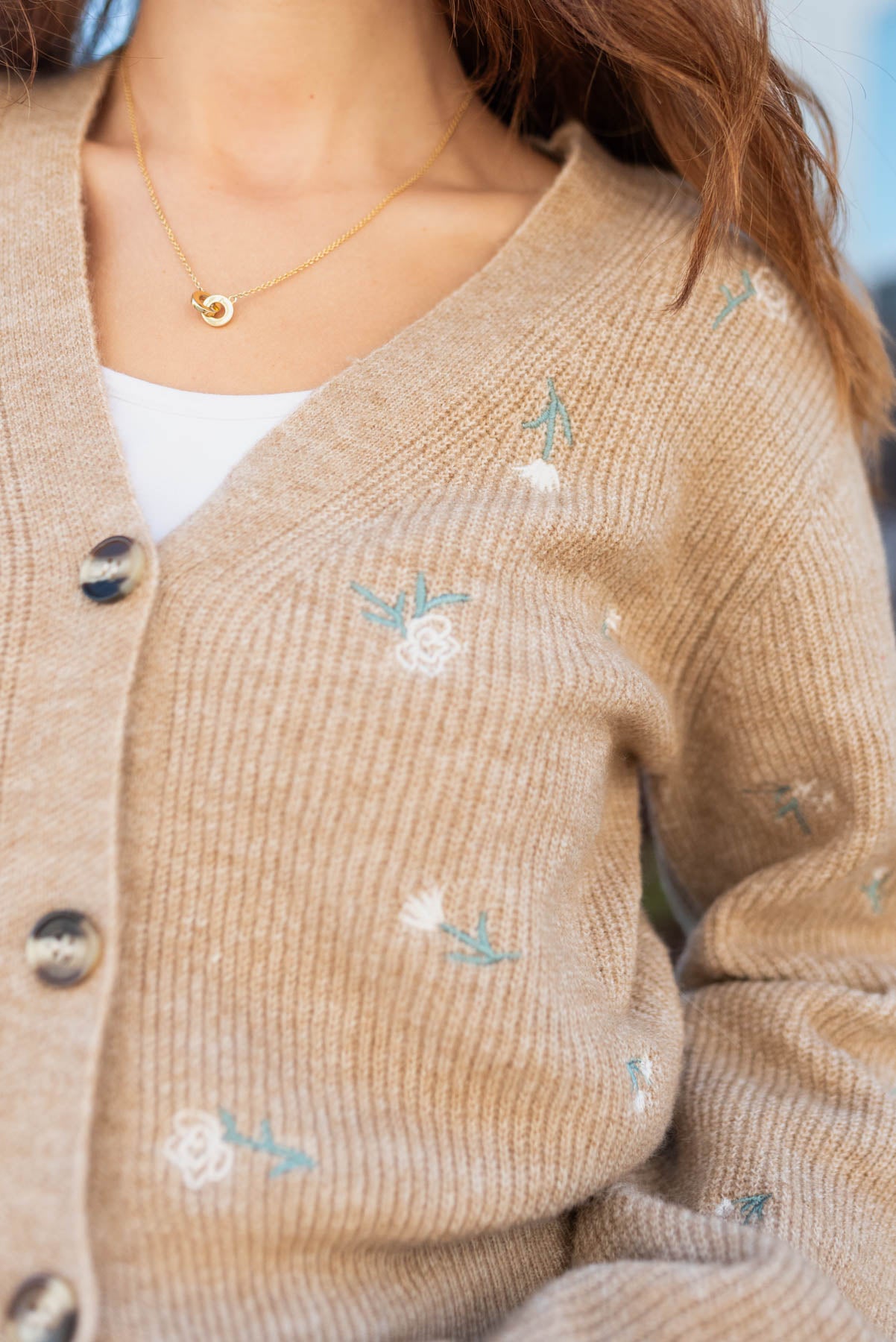 Embroidery flowers on the khaki cardigan