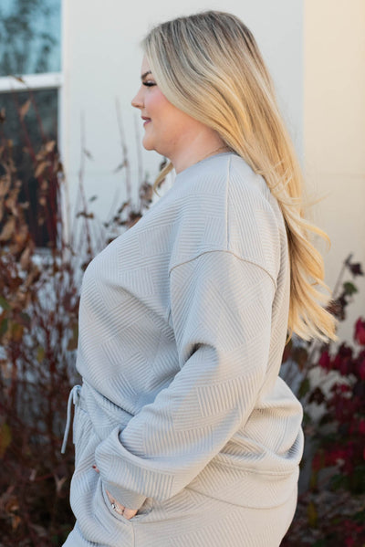 Side view of the top on the plus size grey textured lounge set