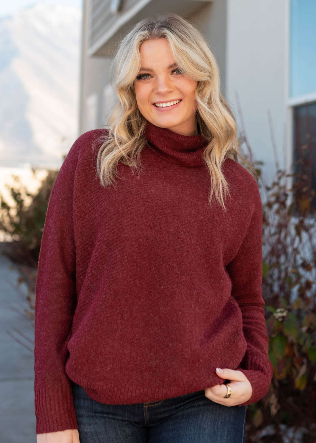 Turtle neck long sleeve burgundy sweater