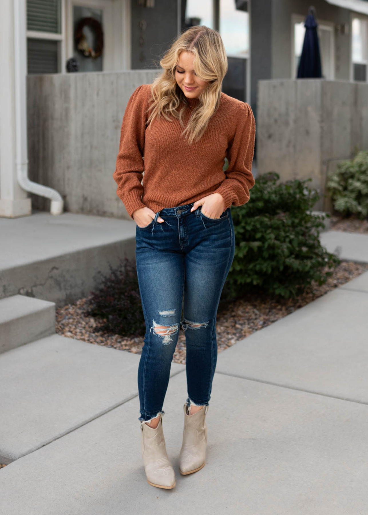 Camel knit sweater with gathered long sleeves