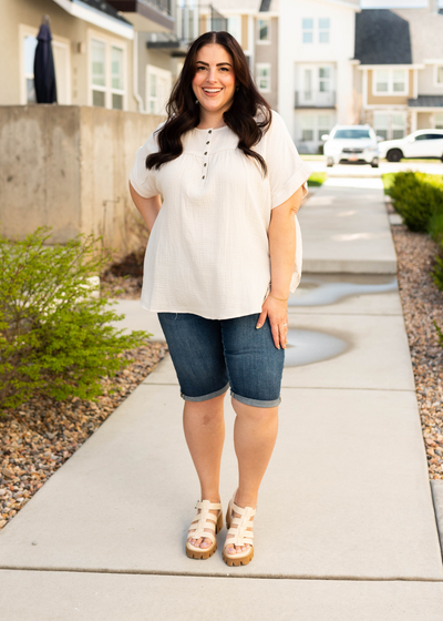 Cream button top with short sleeves
