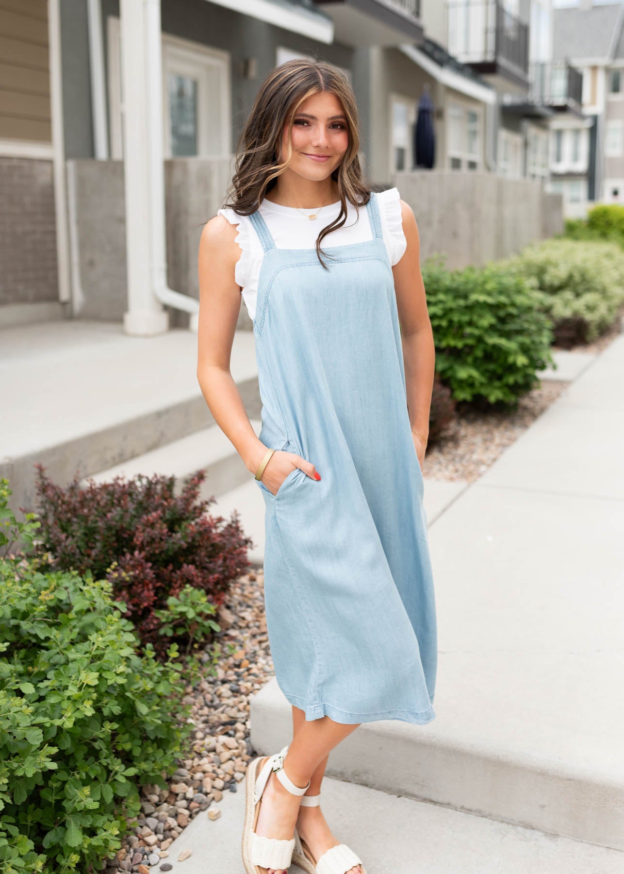 Denim-like strap dress with pockets