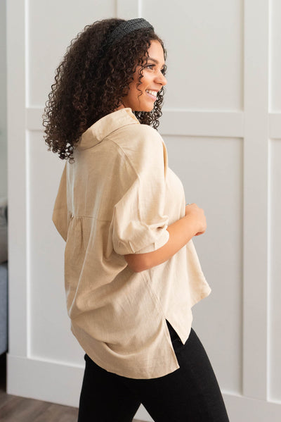 Side view of the taupe linen button down shirt