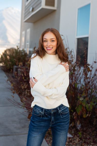Turtle neck ivory sweater with long sleeves