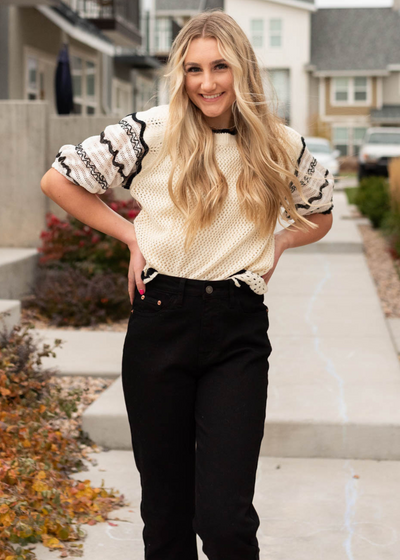 Short sleeve cream puffed sleeve top