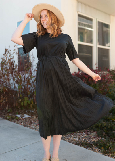 Short sleeve black pleated velvet dress