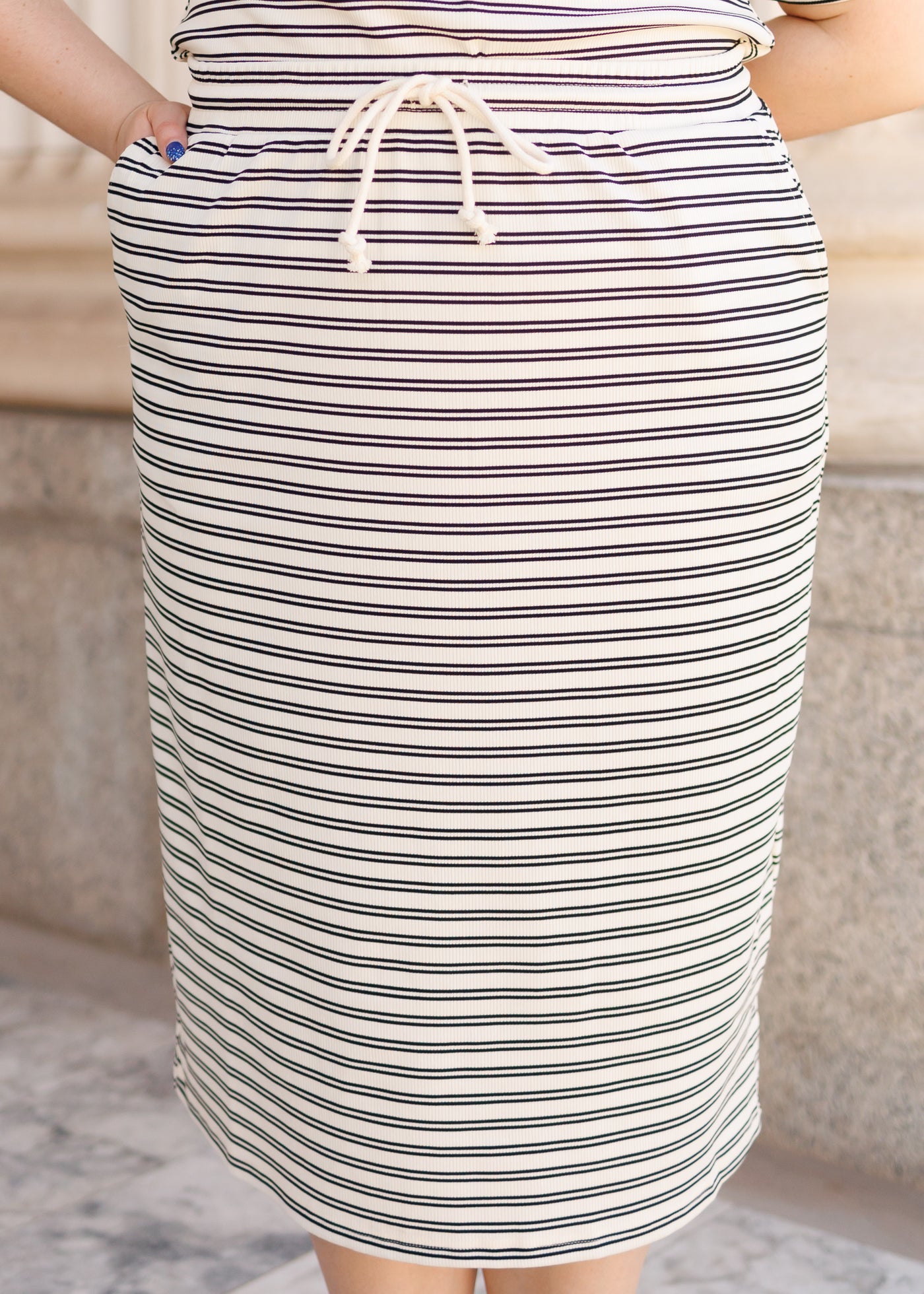 Plus size black striped jersey skirt with pockets