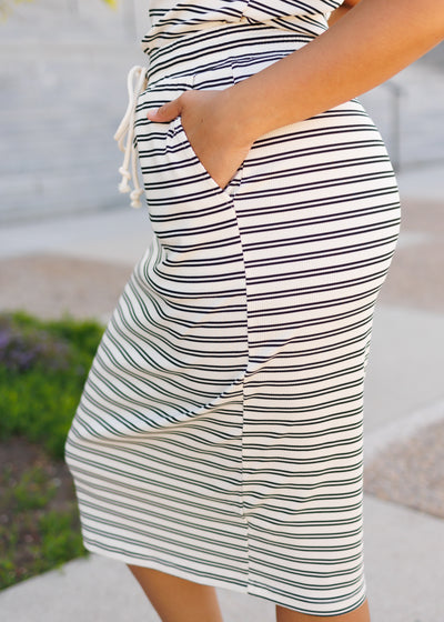Side view of the black striped jersey skirt with pockets