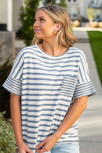 Stripe denim top with a pocket and short sleeves